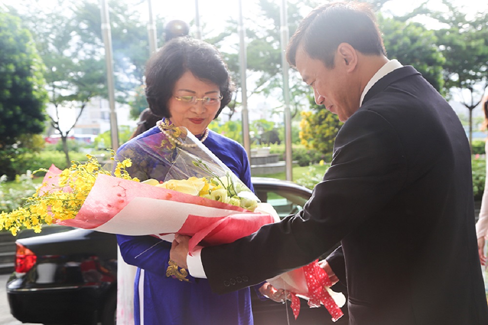 Phó Chủ tịch nước Đặng Thị Ngọc Thịnh đến thăm và dự Lễ kỷ niệm 20 năm thành lập trang web sòng bạc trực tuyến

